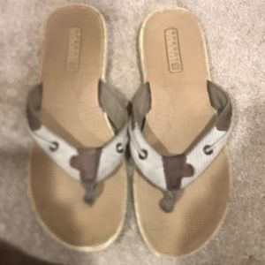 sperry flip flops